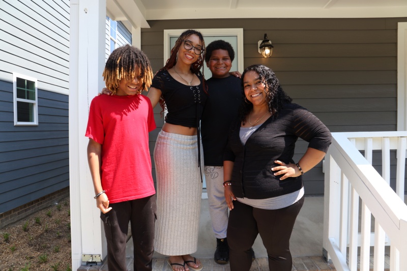 Rosemeri and her children on their new porch